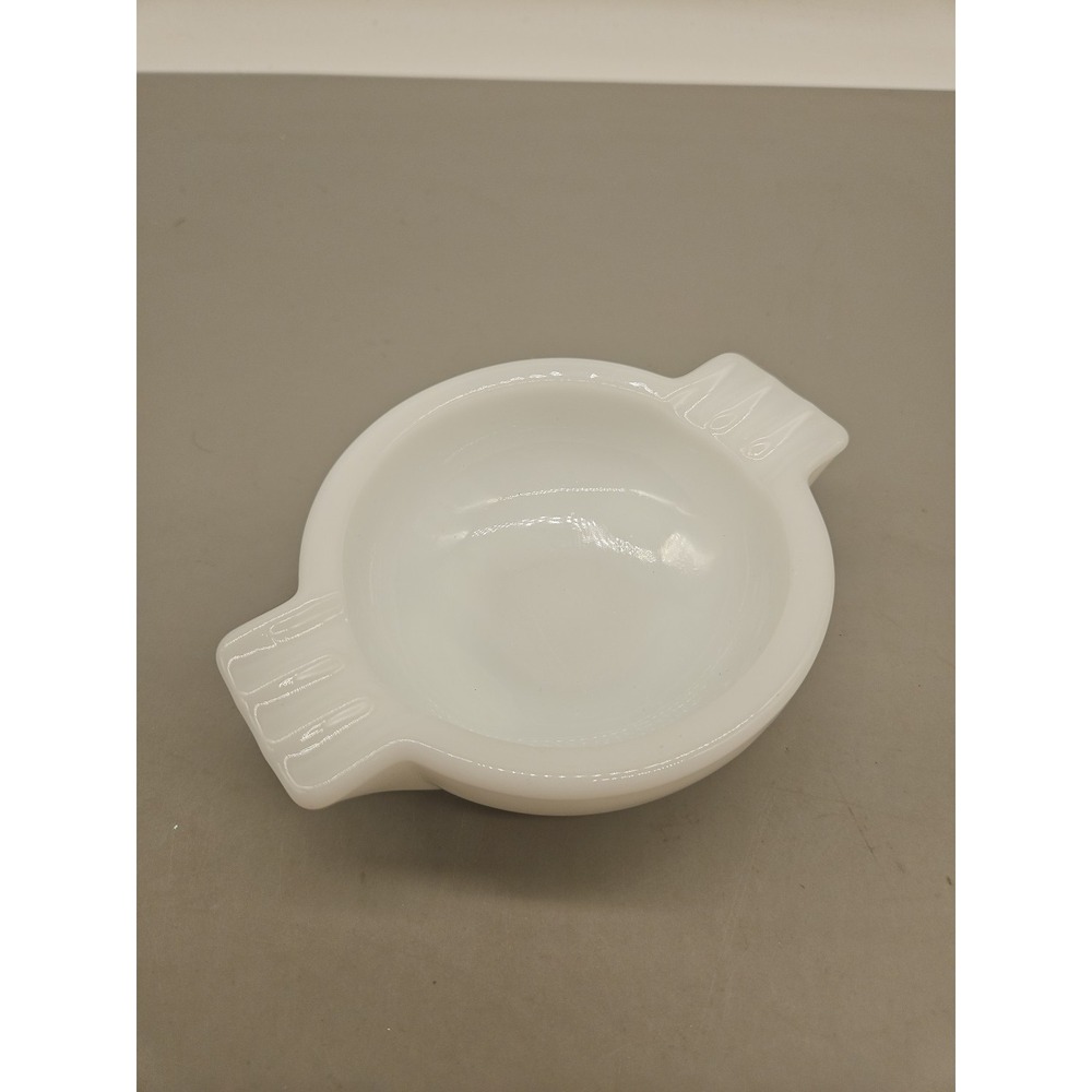 Vibtage White Milk Glass Art Deco Ashtray Pre-Owned Small Chip See Pics